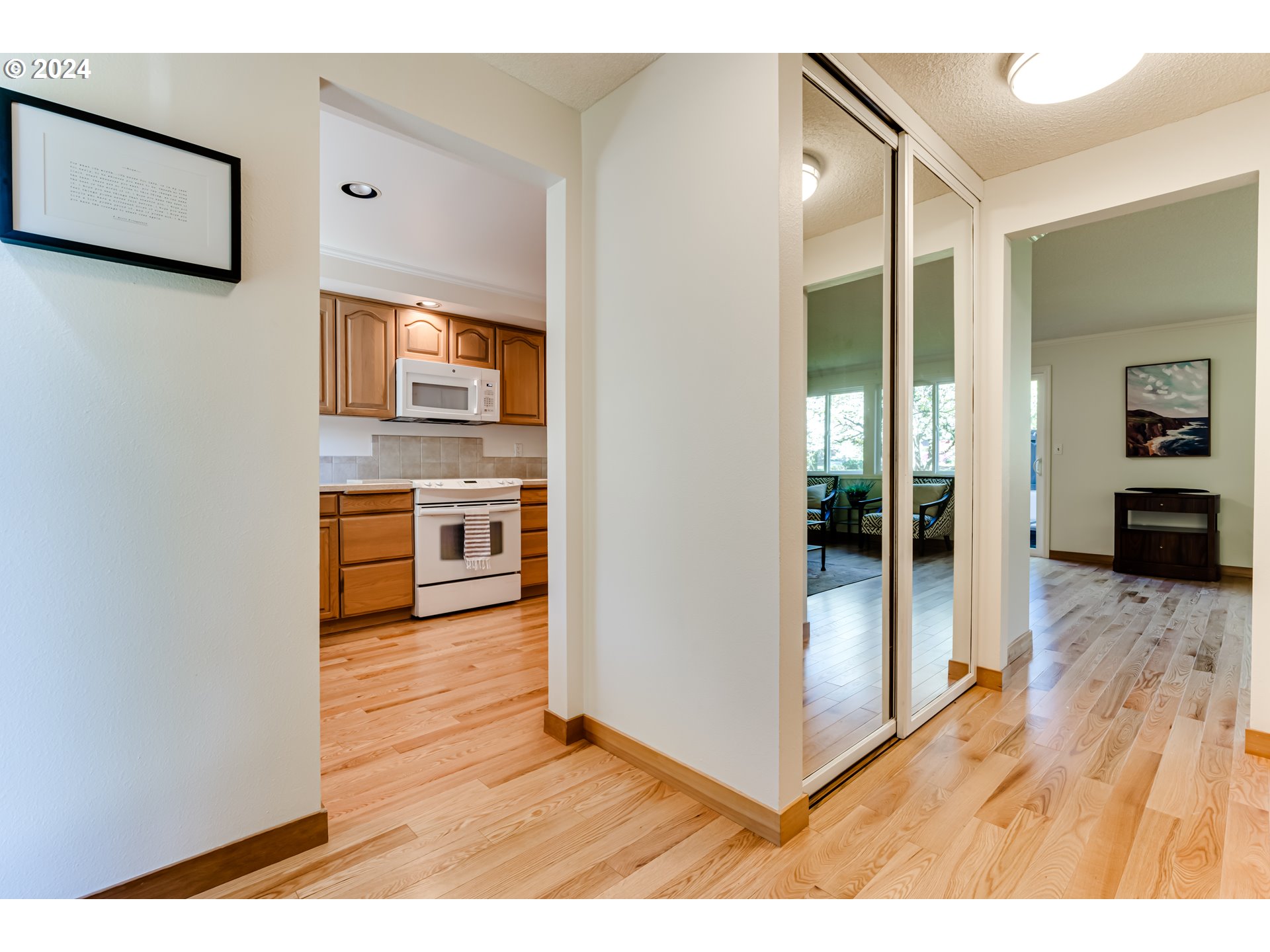 2272 Ridgeway Drive Eugene, OR 97401 - Photo 2 of 24 Gallery Image 2
