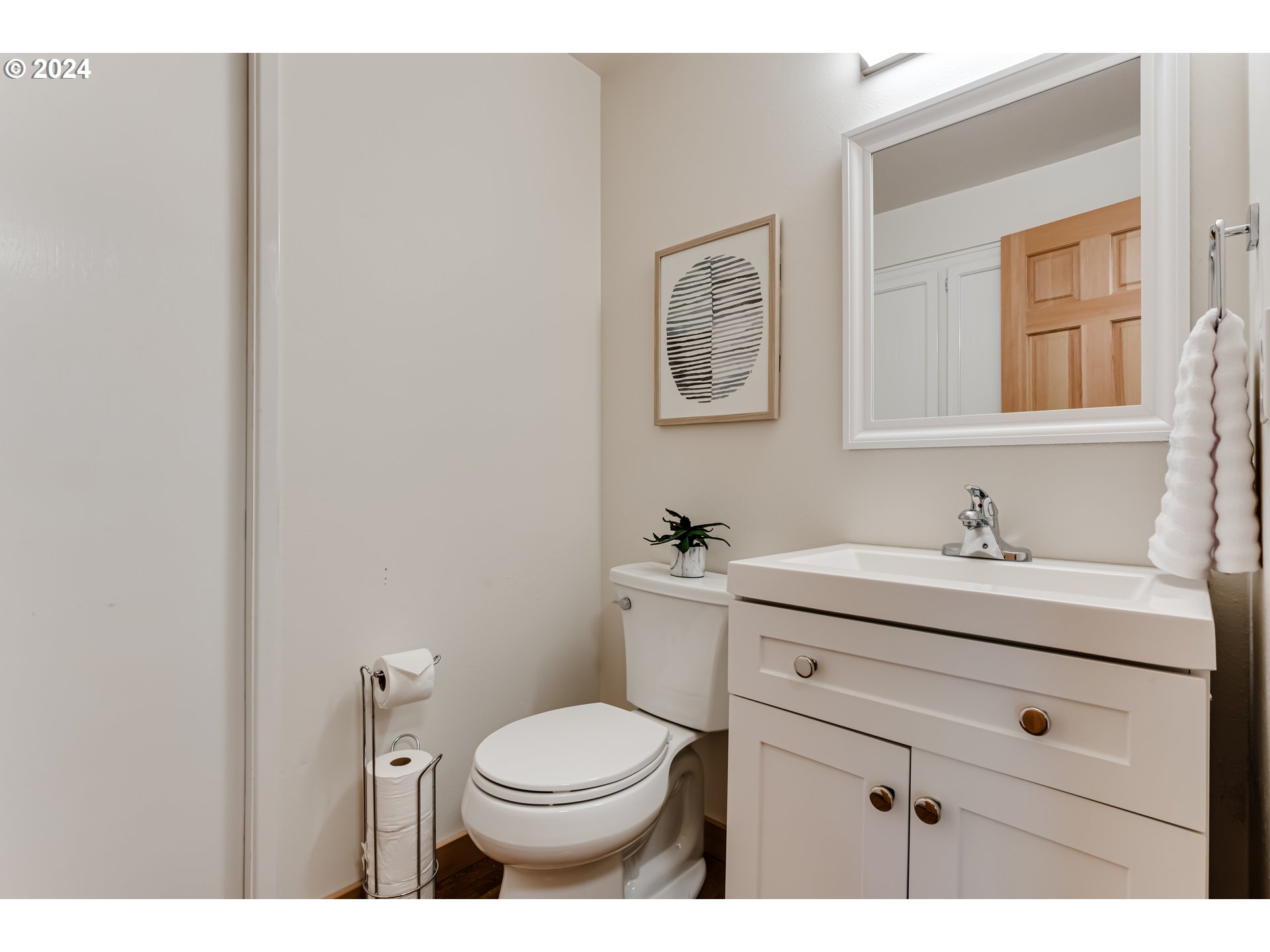 2272 Ridgeway Drive Eugene, OR 97401 - Photo 4 of 24 Gallery Image 4