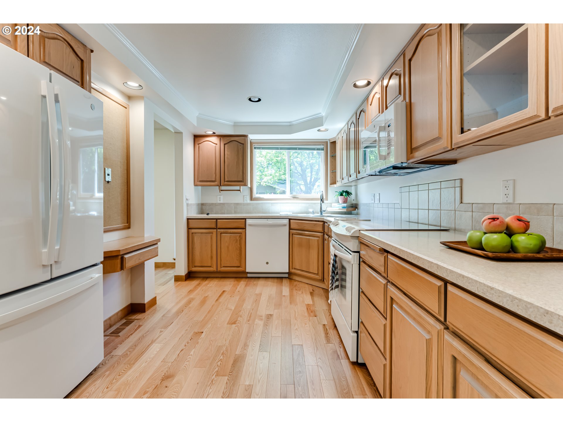 2272 Ridgeway Drive Eugene, OR 97401 - Photo 8 of 24 Gallery Image 8