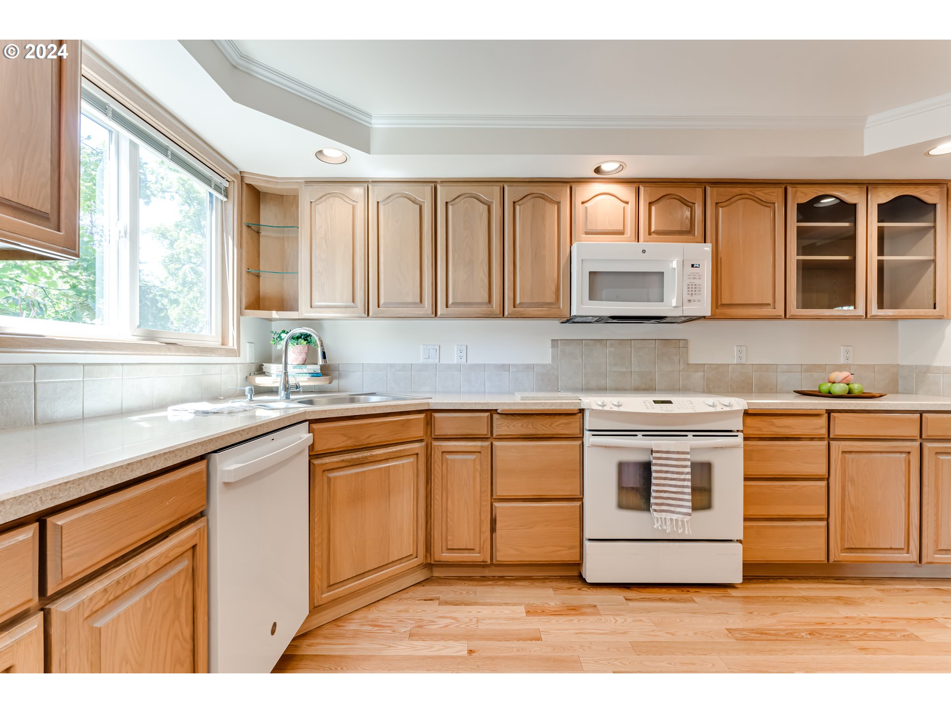2272 Ridgeway Drive Eugene, OR 97401 - Photo 9 of 24 Gallery Image 9