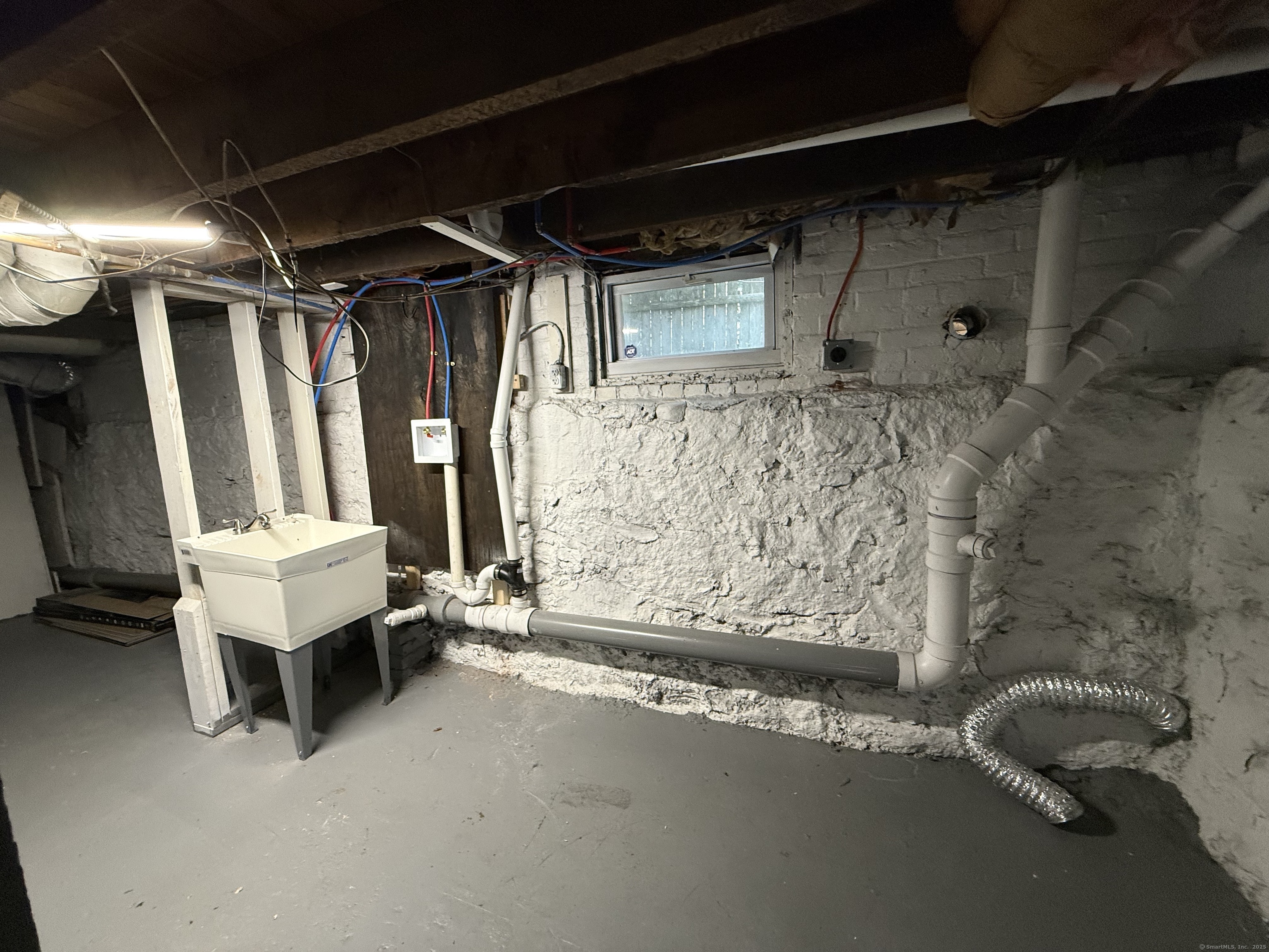 111 Fort Hale Road New Haven, CT 06512 - Photo 20 of 21 a bathroom with a tub and a shower