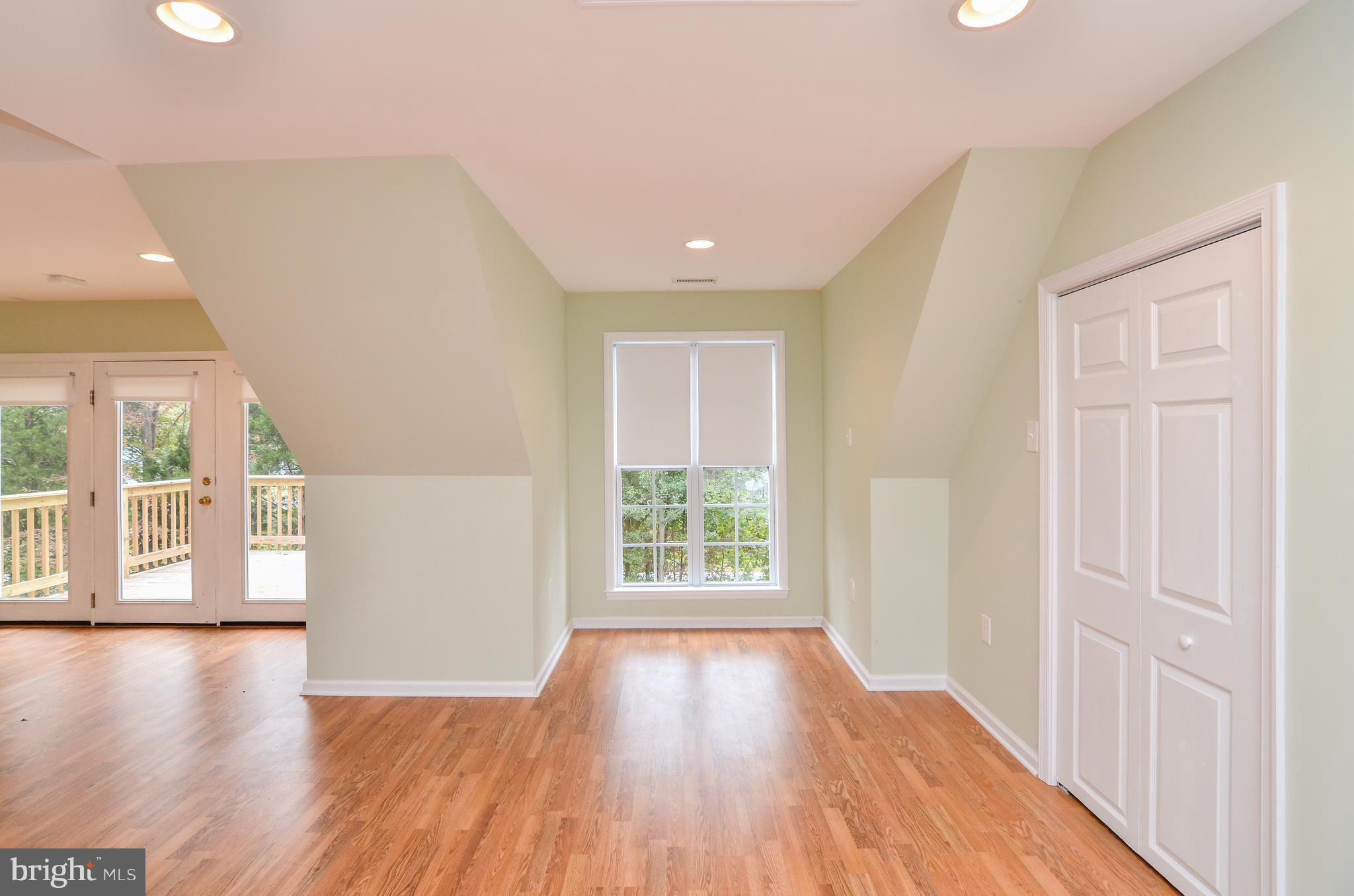 394 Rolando Drive Colonial Beach, VA 22443 - Photo 5 of 25 Light & Airy Interior