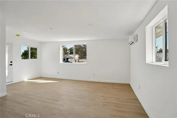 a view of a livingroom with washer and dryer