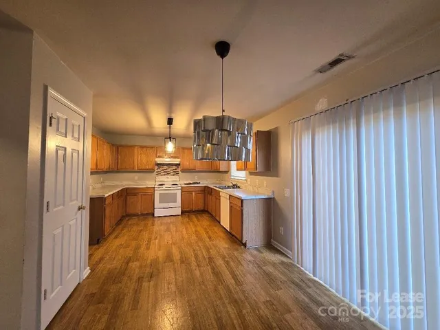 $1,950 | 5320 Peach Pl Lane, Charlotte, NC 28216