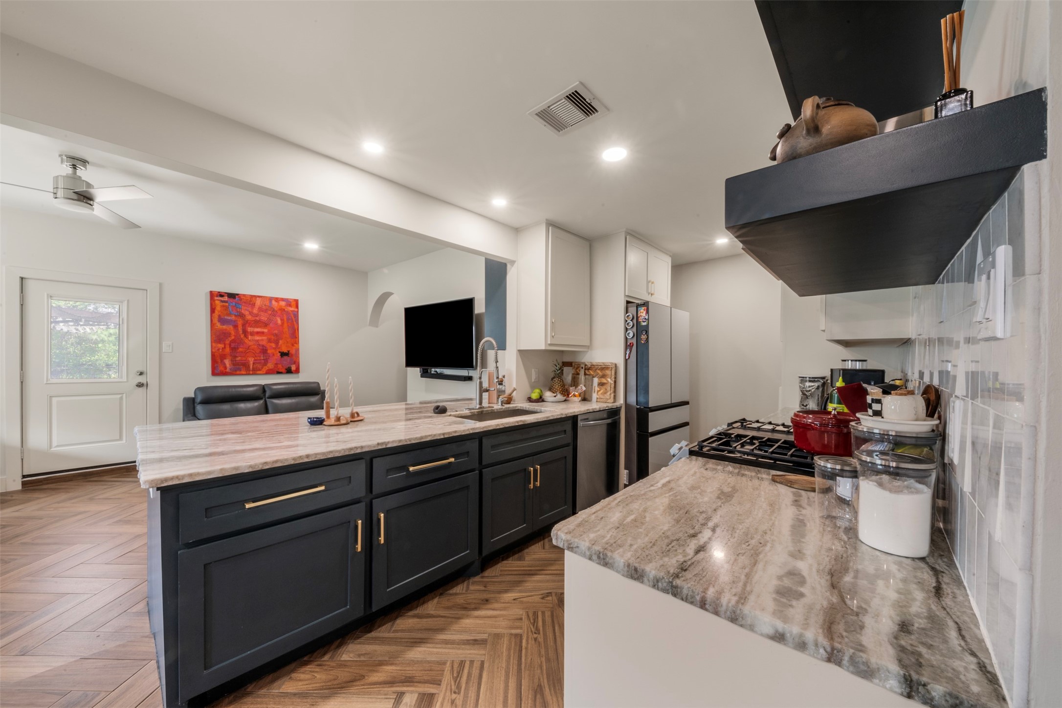 1913 Thonig Road Houston, TX 77055 - Photo 11 of 36 a large kitchen with a large counter top appliances and cabinets