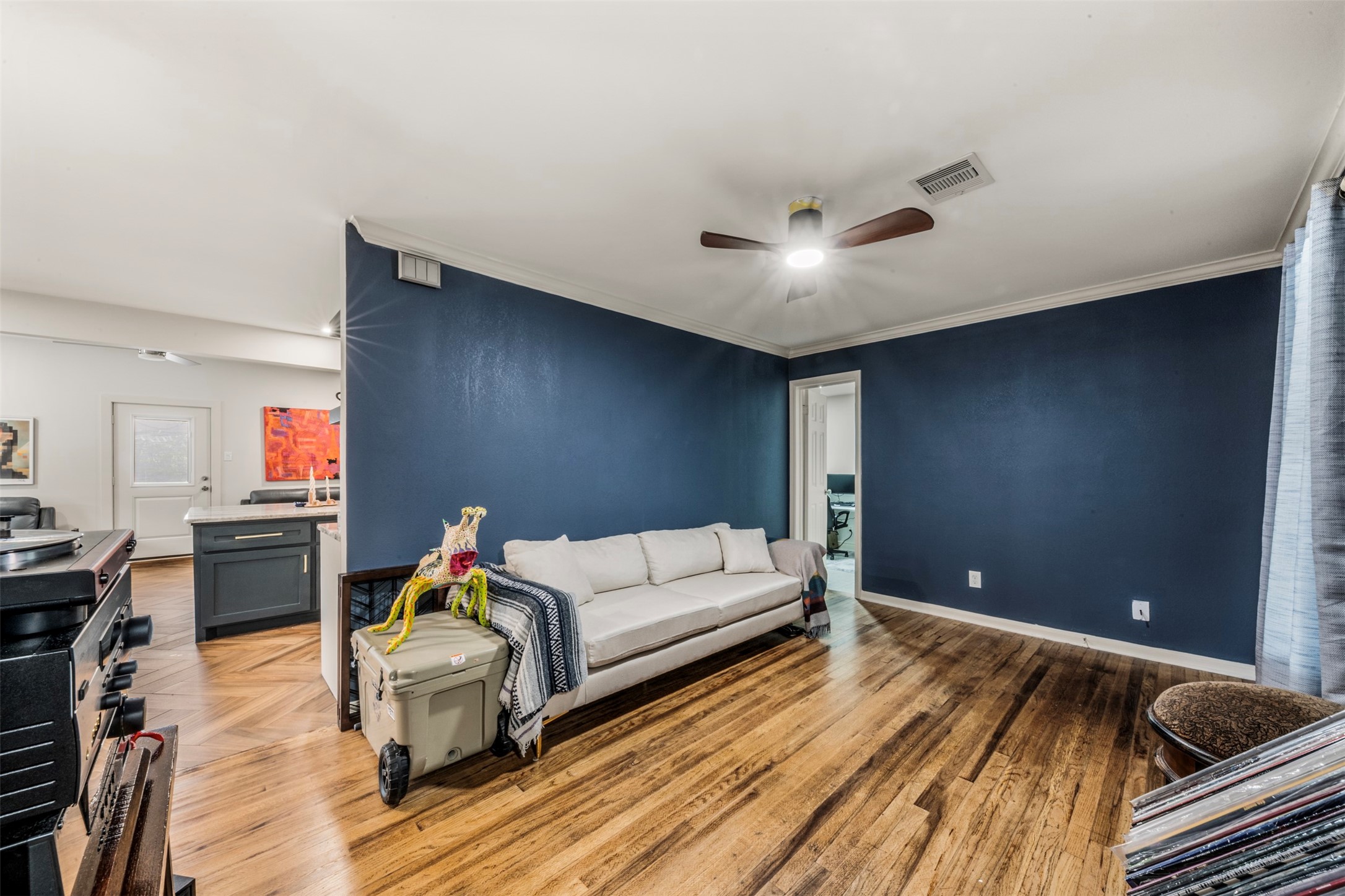 1913 Thonig Road Houston, TX 77055 - Photo 15 of 36 a living room with furniture and wooden floor