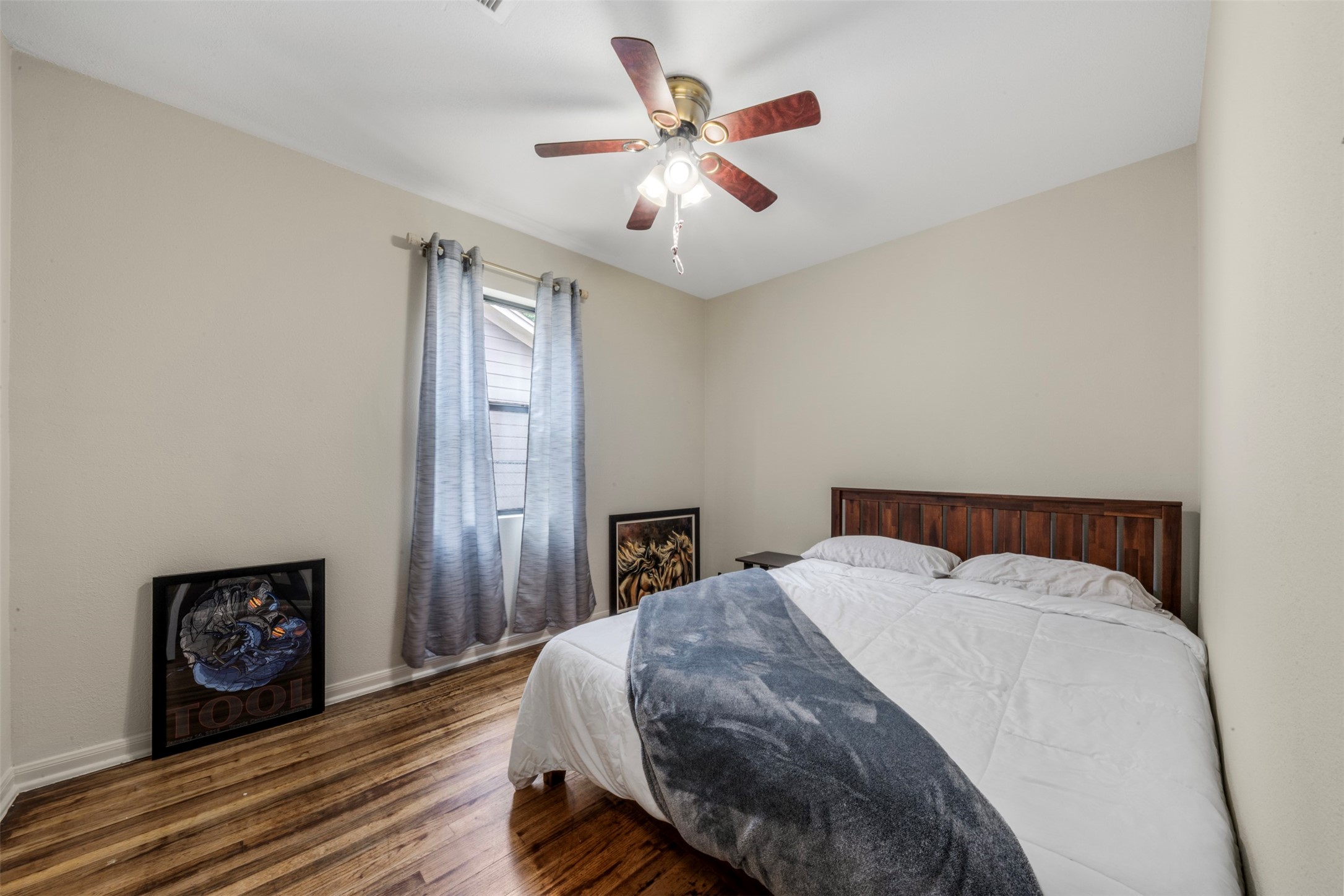 1913 Thonig Road Houston, TX 77055 - Photo 19 of 36 a bed sitting in a bedroom next to a window