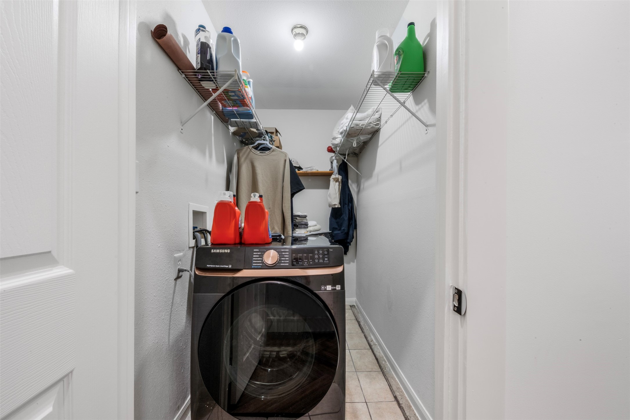 1913 Thonig Road Houston, TX 77055 - Photo 22 of 36 a utility room with dryer and washer