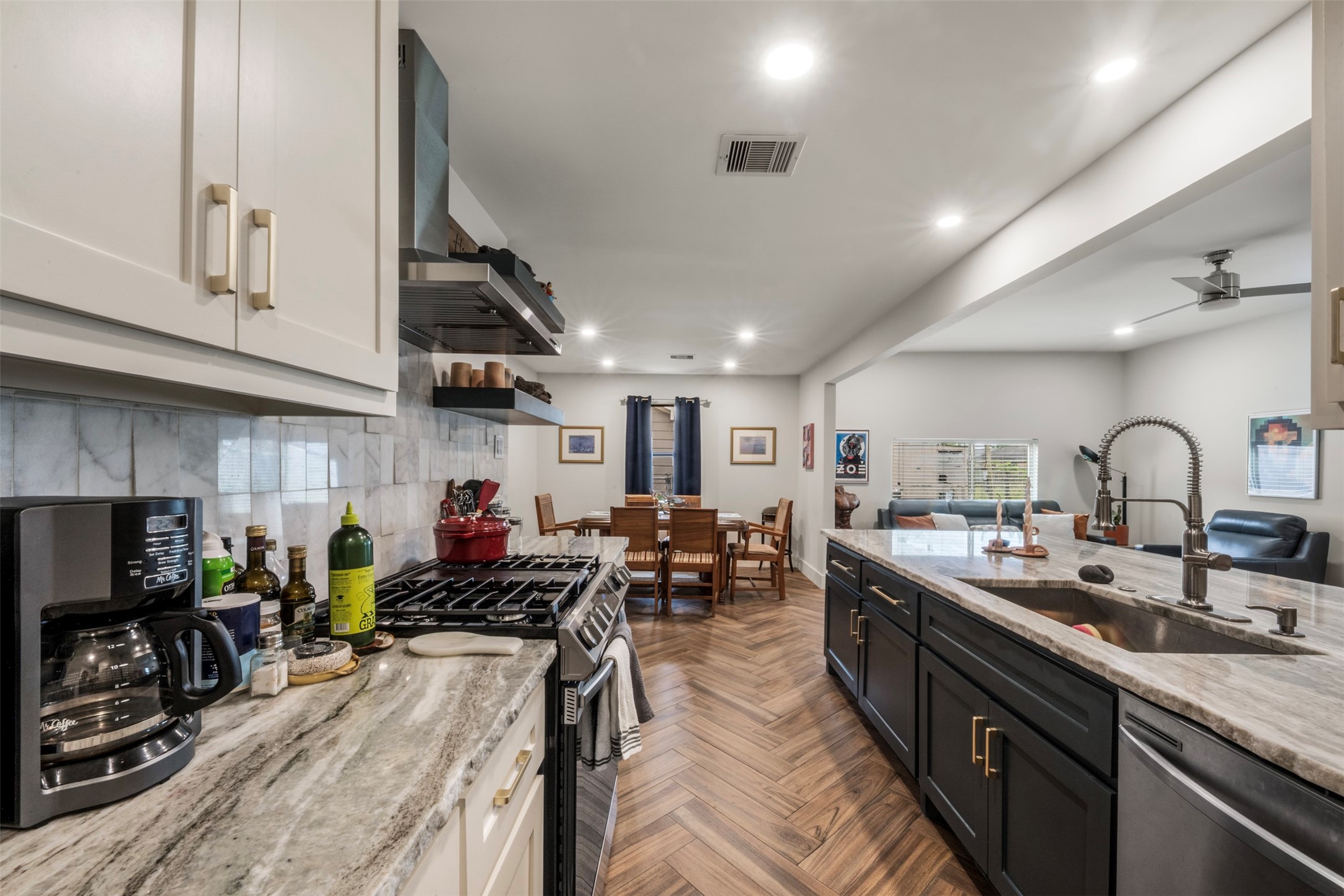 1913 Thonig Road Houston, TX 77055 - Photo 26 of 36 a kitchen with lots of counter top space
