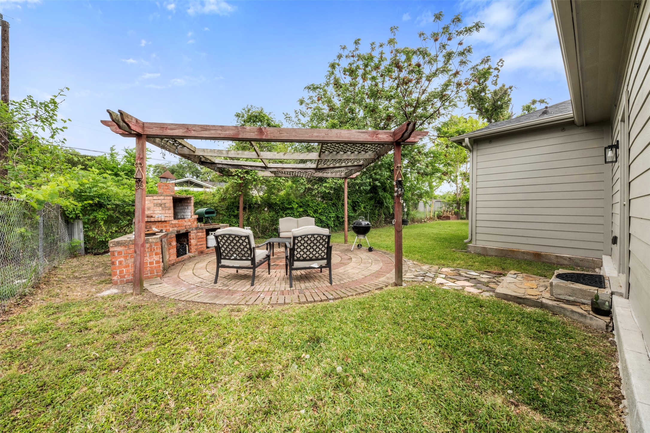 1913 Thonig Road Houston, TX 77055 - Photo 28 of 36 a view of a patio with table and chairs potted plants with large tree