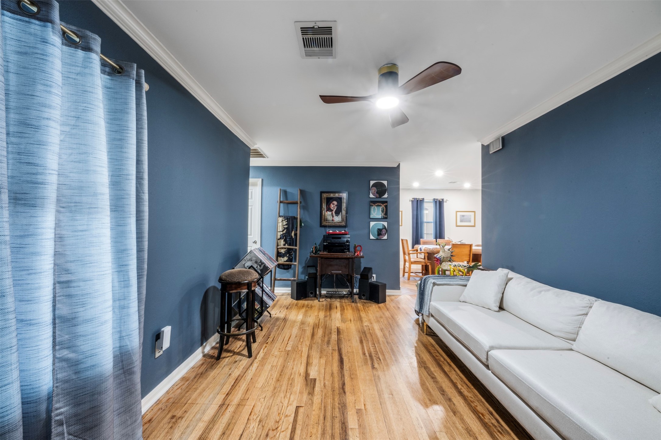 1913 Thonig Road Houston, TX 77055 - Photo 34 of 36 a living room with furniture and wooden floor
