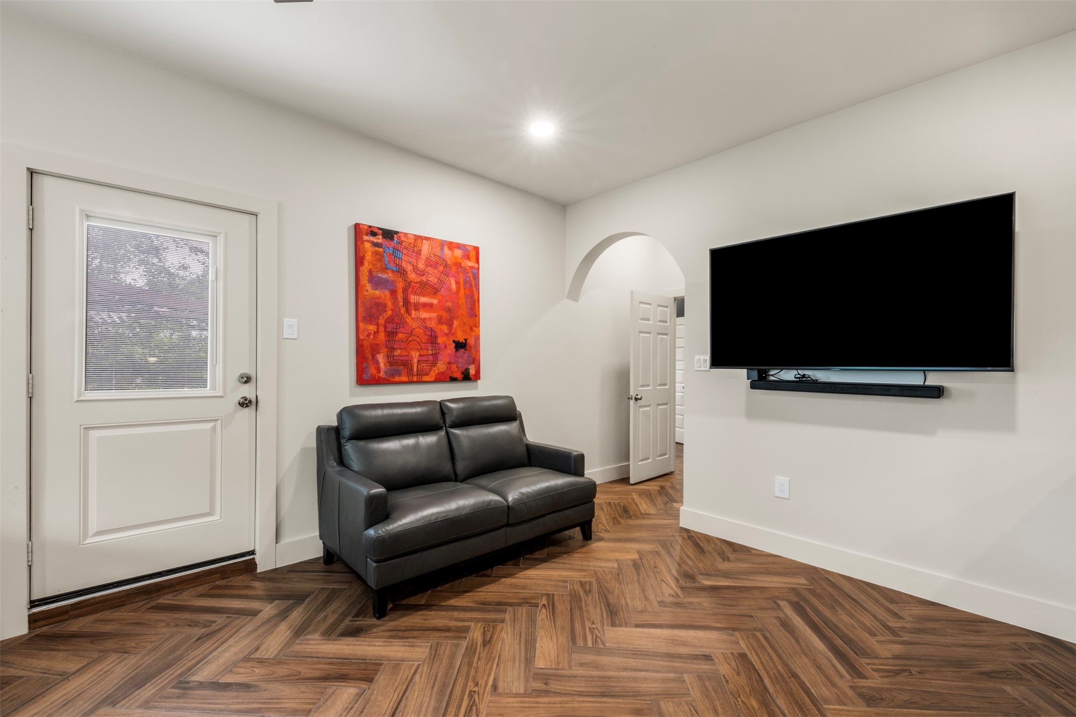 1913 Thonig Road Houston, TX 77055 - Photo 5 of 36 a living room with furniture and a flat screen tv