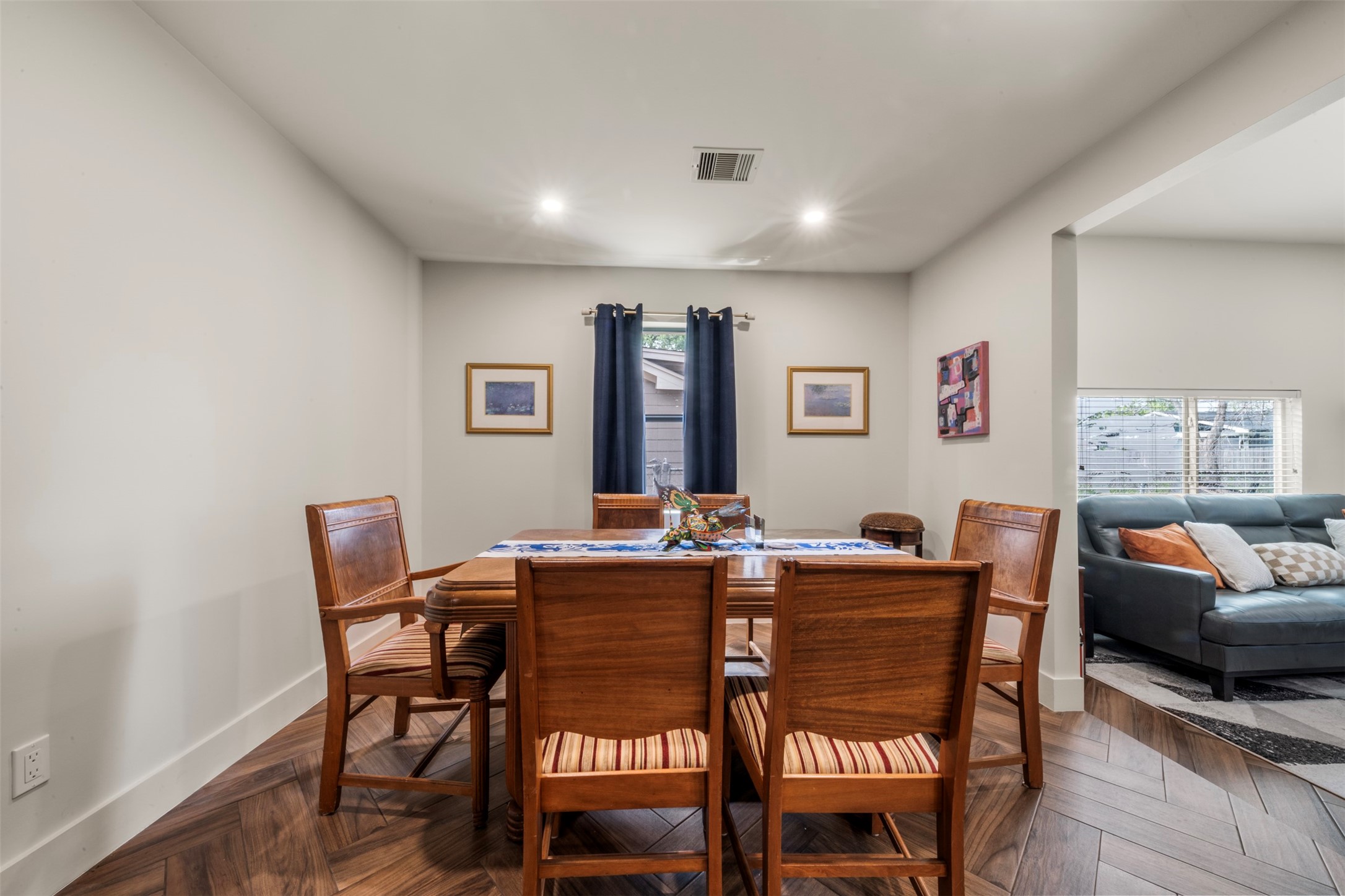 1913 Thonig Road Houston, TX 77055 - Photo 9 of 36 a dining room with furniture and window