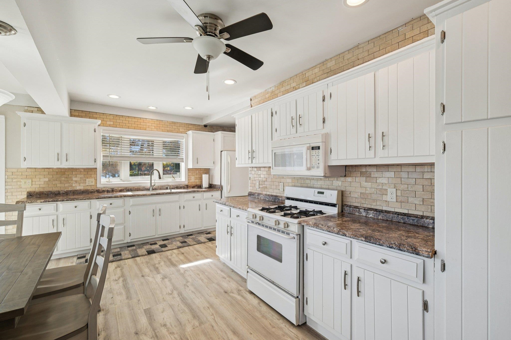 24 Marys Lane Salem, NH 03079 - Photo 6 of 36