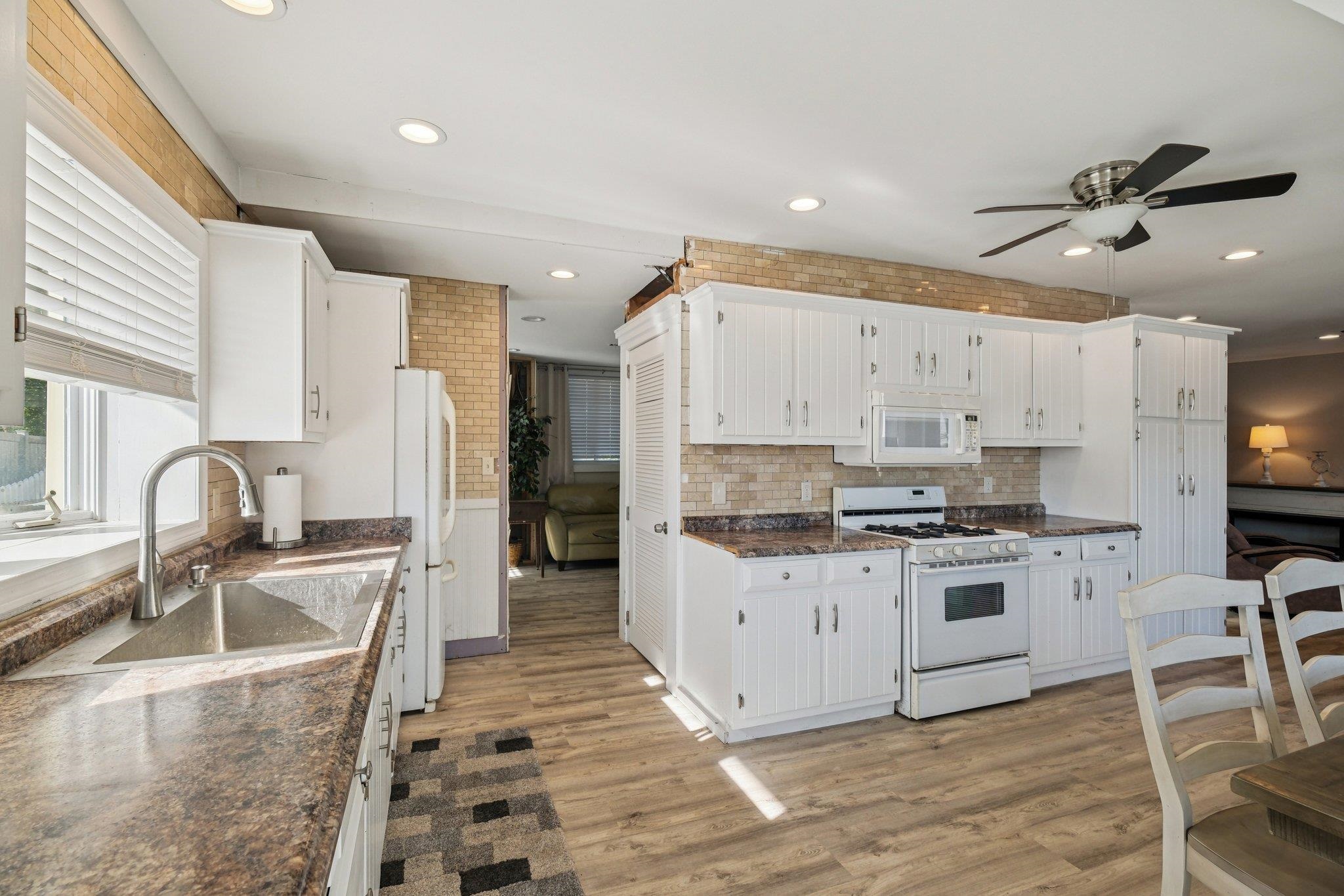 24 Marys Lane Salem, NH 03079 - Photo 10 of 36