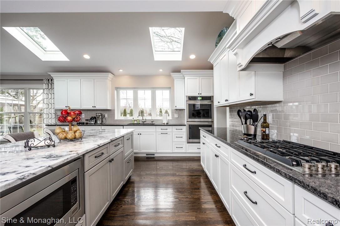595 Ballantyne Road Grosse Pointe, MI 48236 - Photo 20 of 54 595 Ballantyne Kitchen (4)