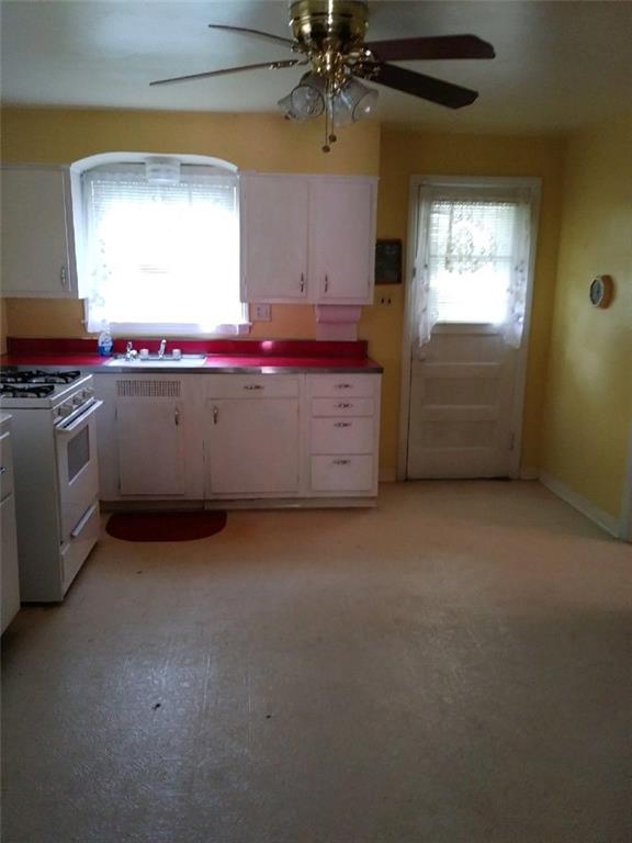 213 Amelia Street McKees Rocks, PA 15136 - Photo 3 of 9