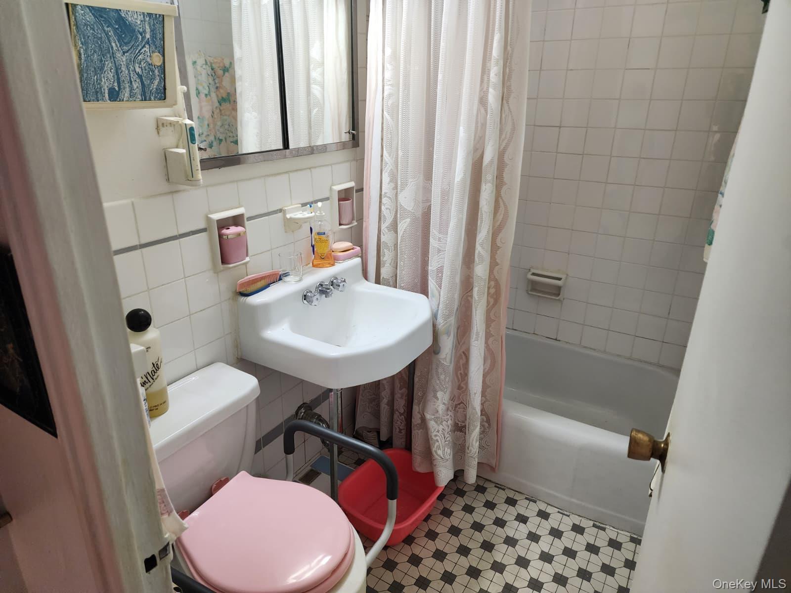 61-45 98th Street, Unit 2C Queens, NY 11374 - Photo 9 of 12