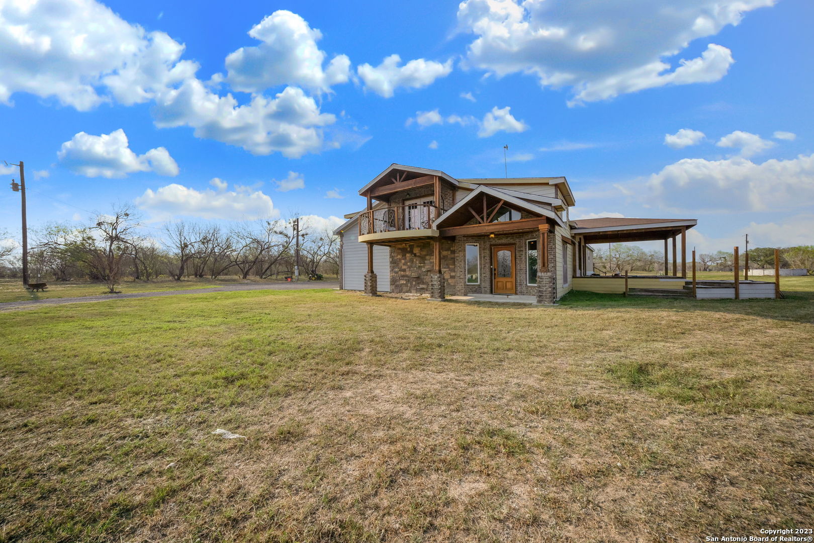a view of a house with a yard