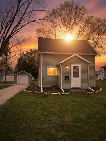 $319,900 | 735 North 6th Avenue, Sturgeon Bay, WI 54235