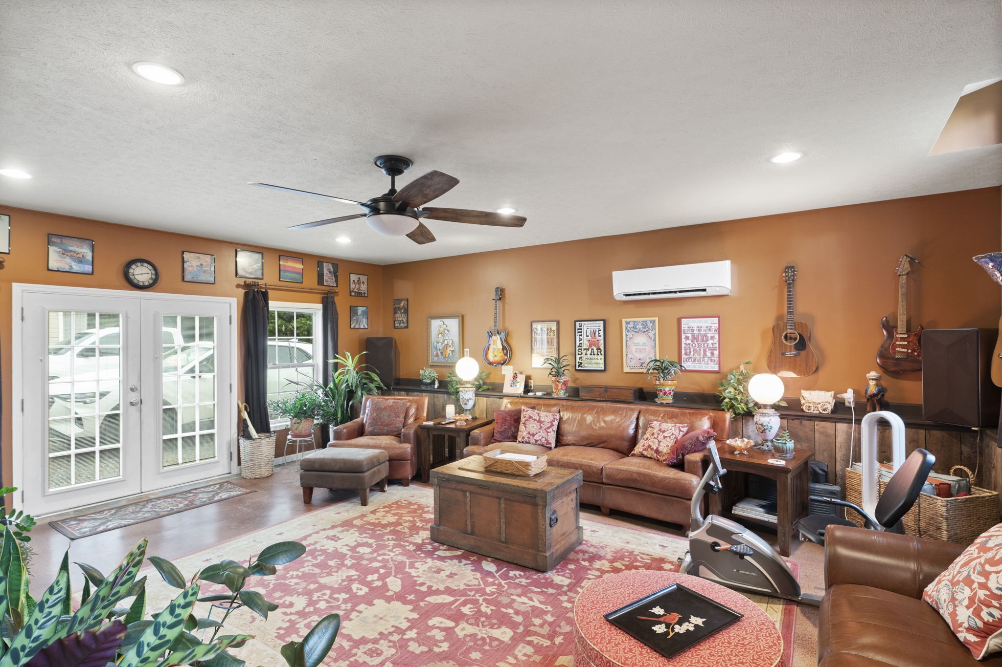 7313 West Cook Road Springfield, TN 37172 - Photo 18 of 40 a living room with furniture and a large window