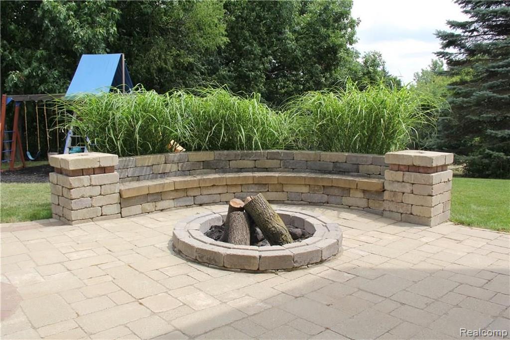 2016 Reagan Drive Rochester Hills, MI 48309 - Photo 33 of 35