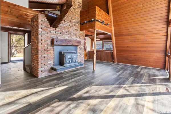 $2,100 | 304 Lake Lodge Drive, Pleasant Valley, NY 12569