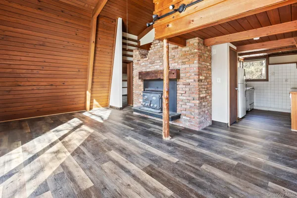 $2,100 | 304 Lake Lodge Drive, Pleasant Valley, NY 12569