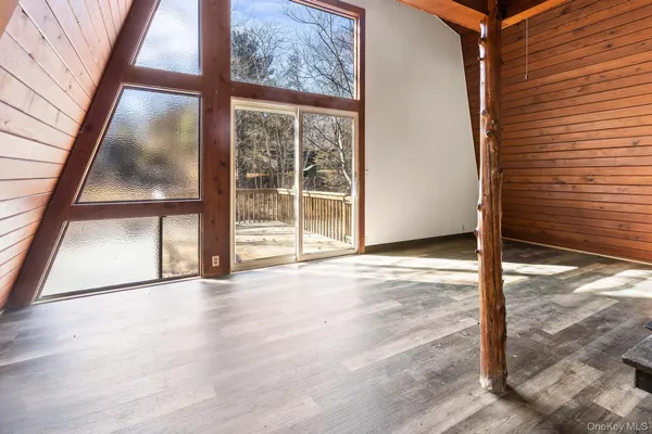 $2,100 | 304 Lake Lodge Drive, Pleasant Valley, NY 12569