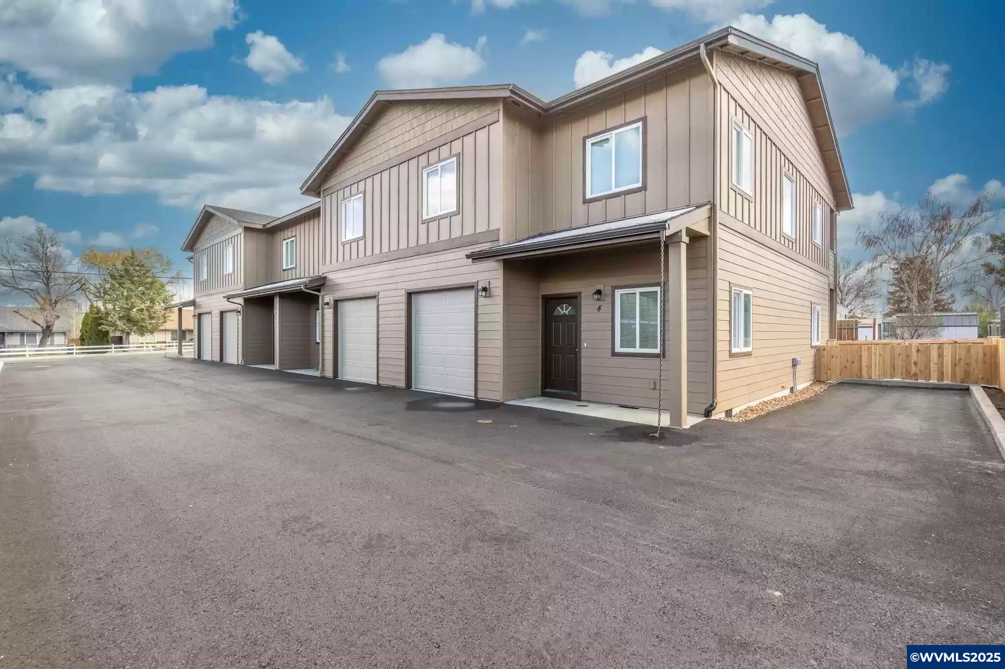 2141 Southwest 19th Street Redmond, OR 97756 - Photo 4 of 21