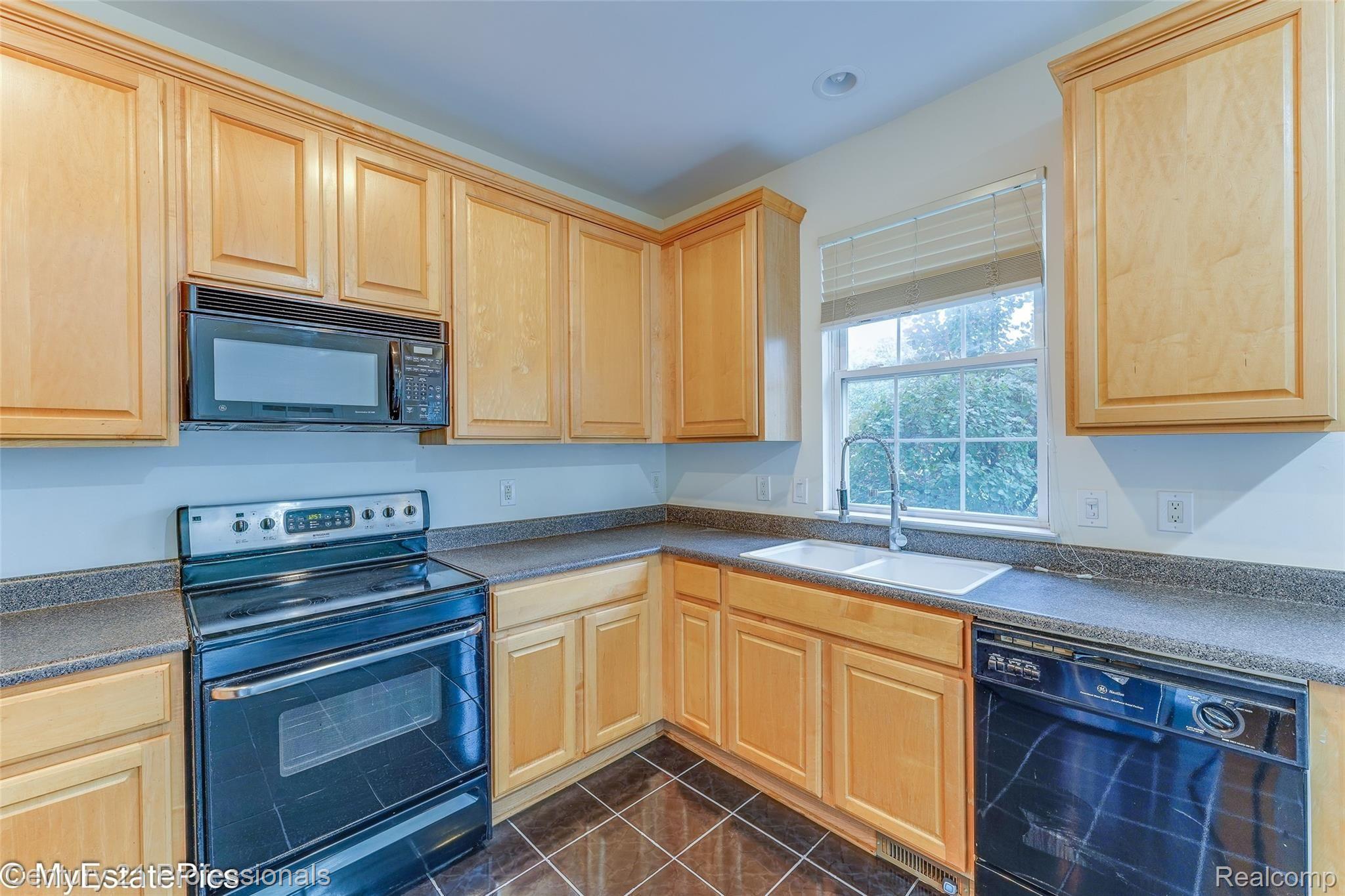 41651 Mitchell Road Novi, MI 48377 - Photo 13 of 41 41651 mitchell rd - novi-13.jpg
