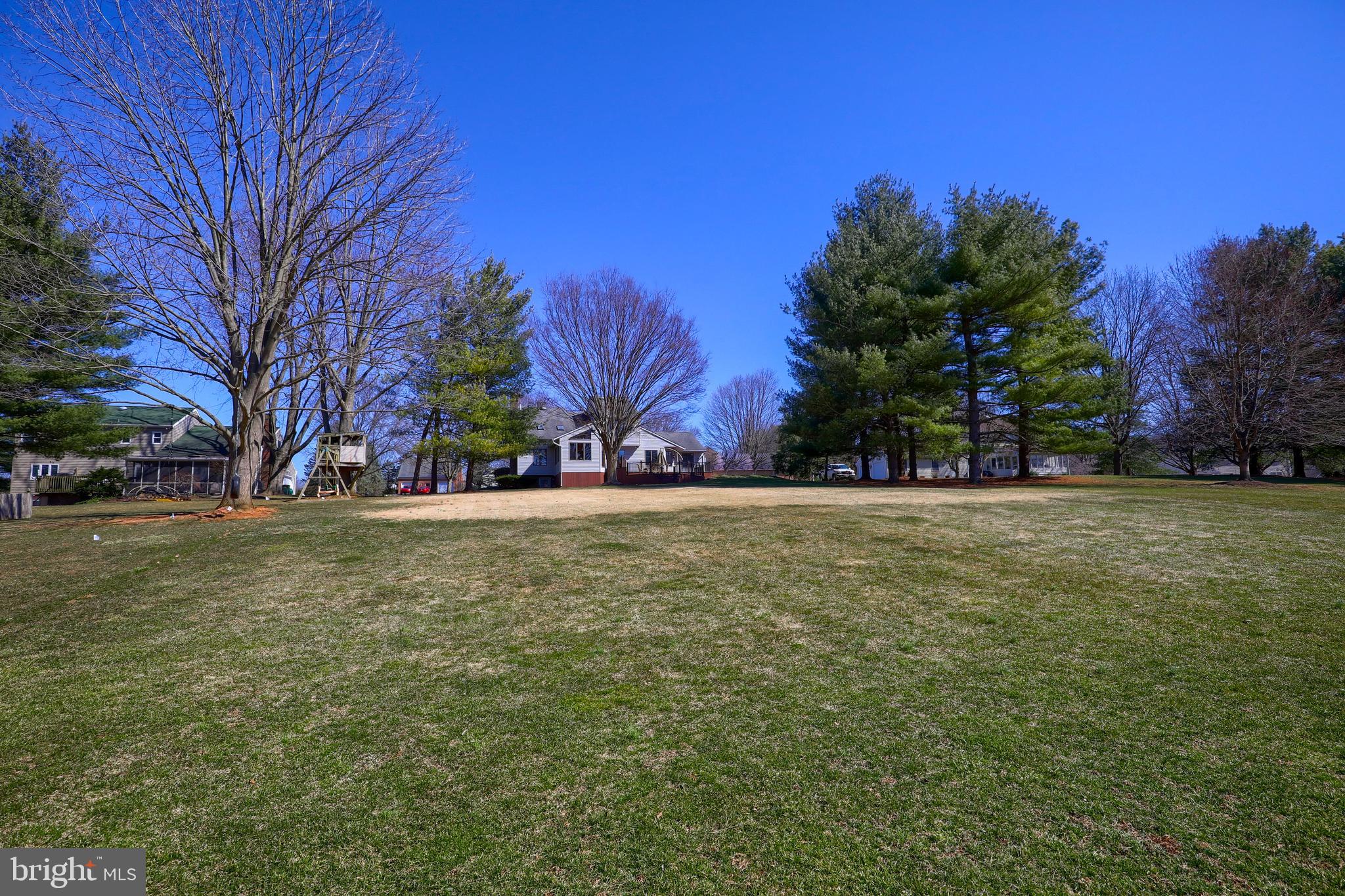 Wonderful 1 acre yard.