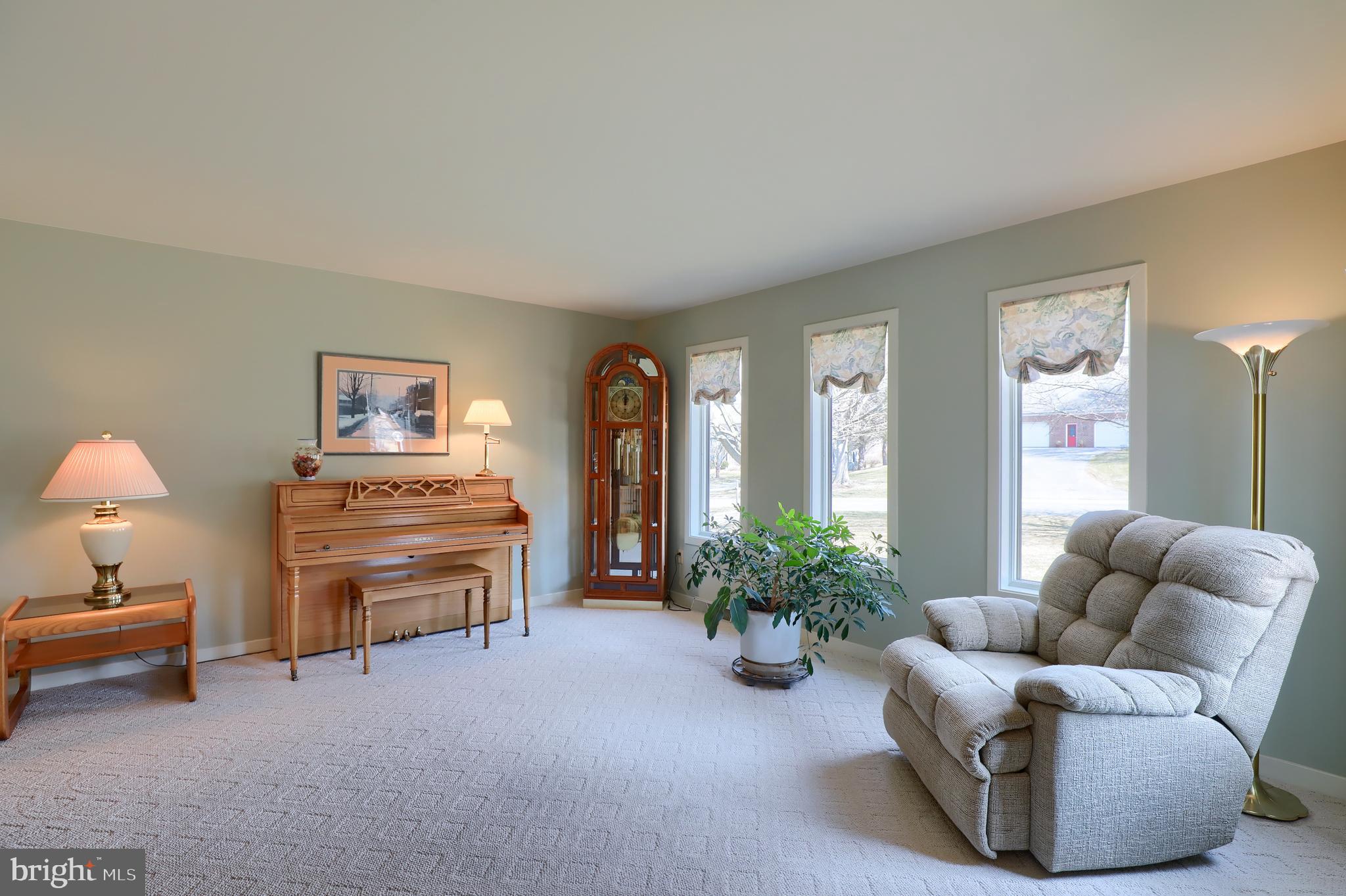 2412 Raleigh Drive Lancaster, PA 17601 - Photo 10 of 58 Living Room