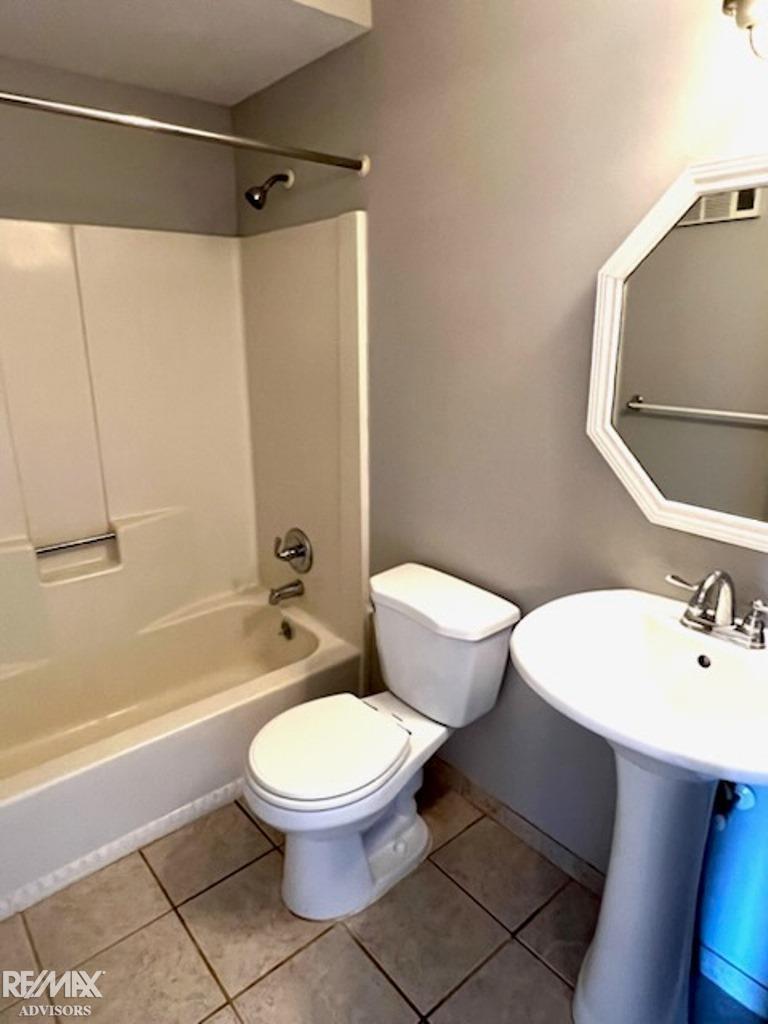 5878 Pointe Tremble Road Algonac, MI 48001 - Photo 13 of 14 50115645-13.JPG