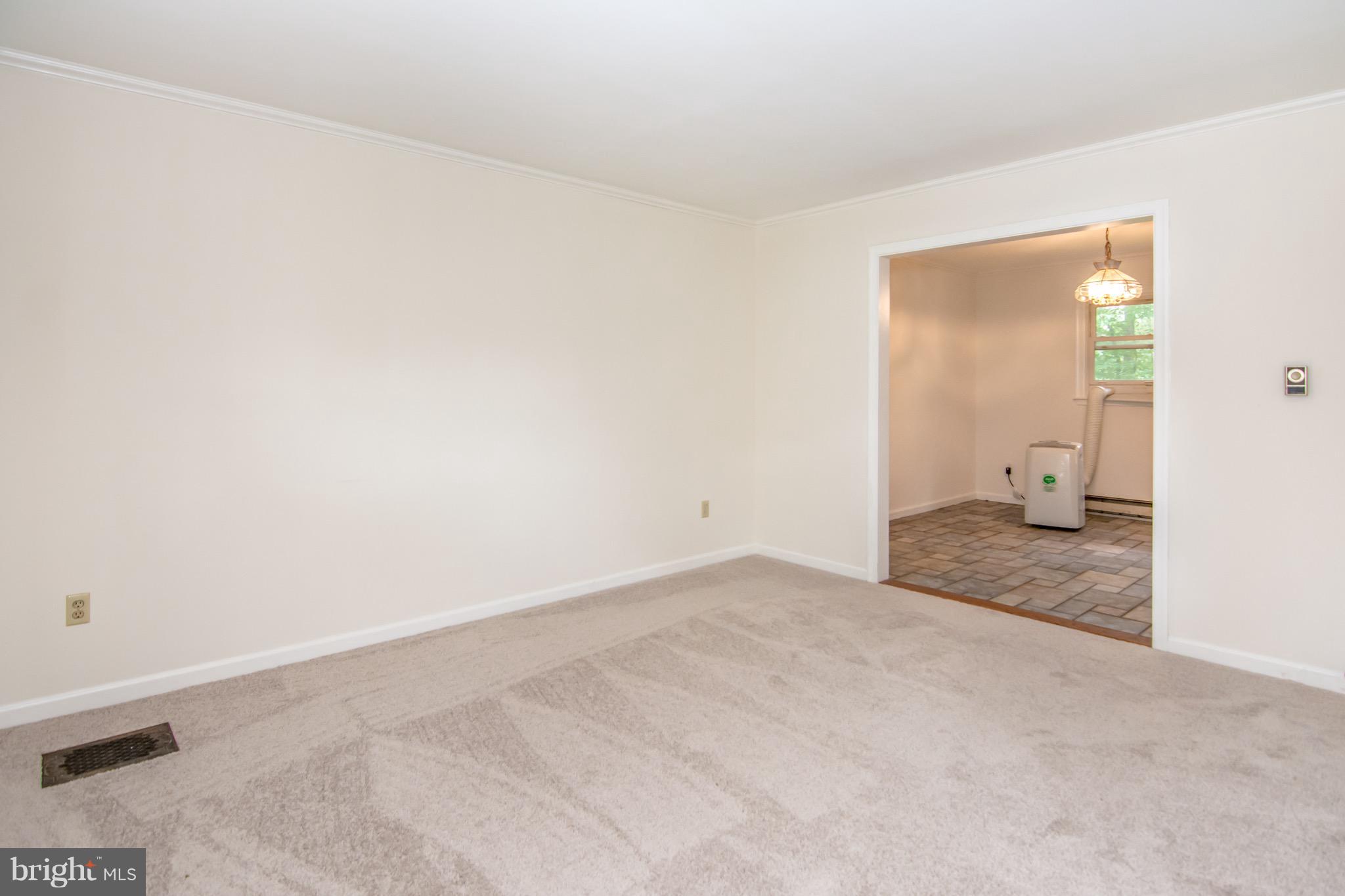 2613 Braddock Road Mount Airy, MD 21771 - Photo 4 of 28 Living Room