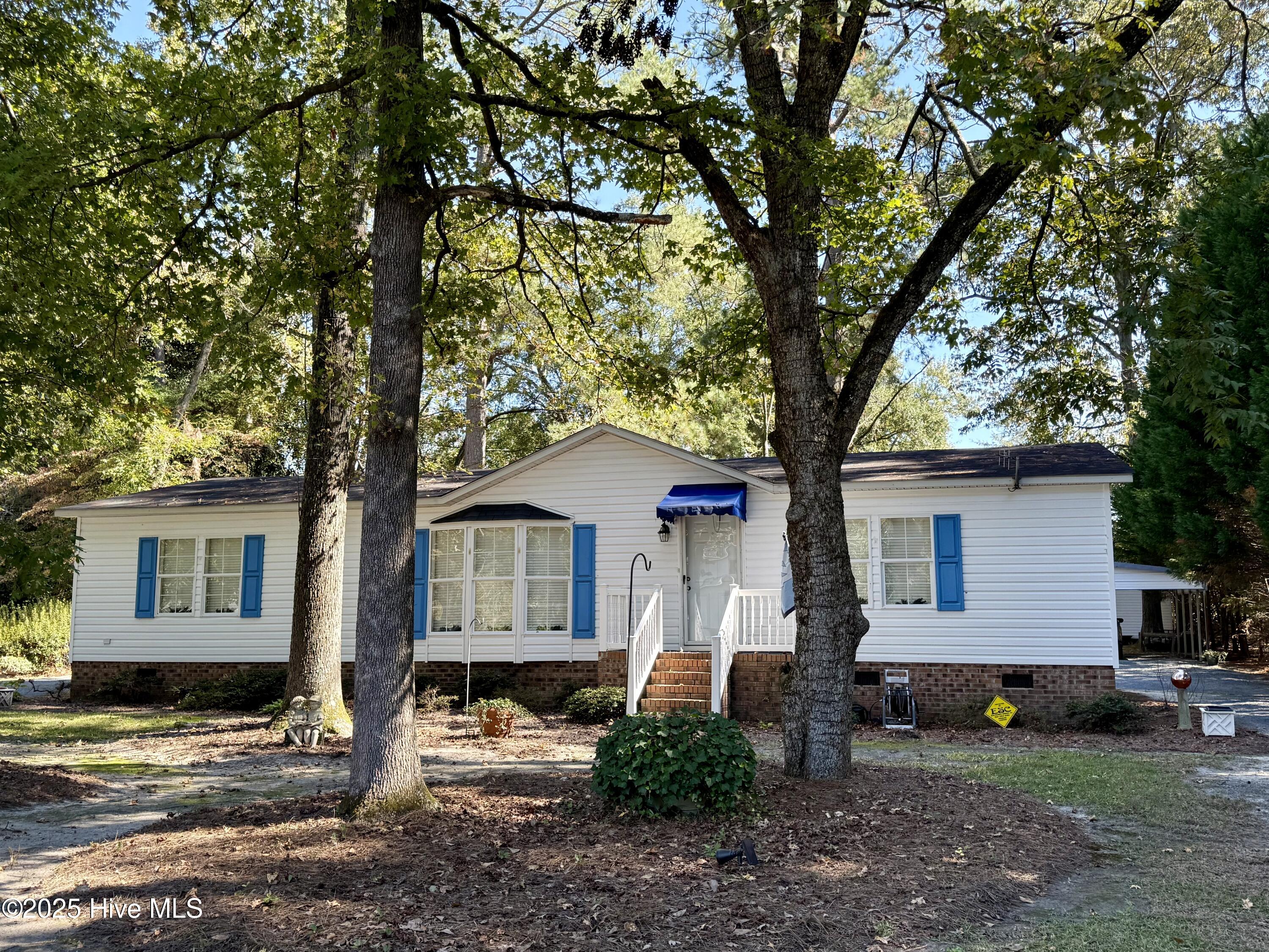 902 Aberdeen Road Laurinburg, NC 28352 - Photo 1 of 24 Front view