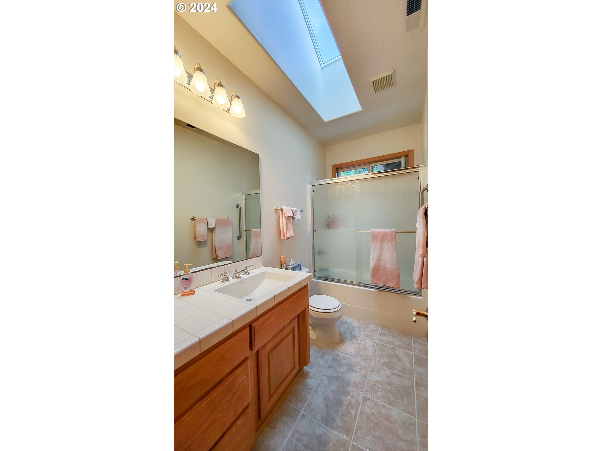 33825 Cea Jac Road Creswell, OR 97426 - Photo 19 of 48 a bathroom with a sink a toilet and a mirror