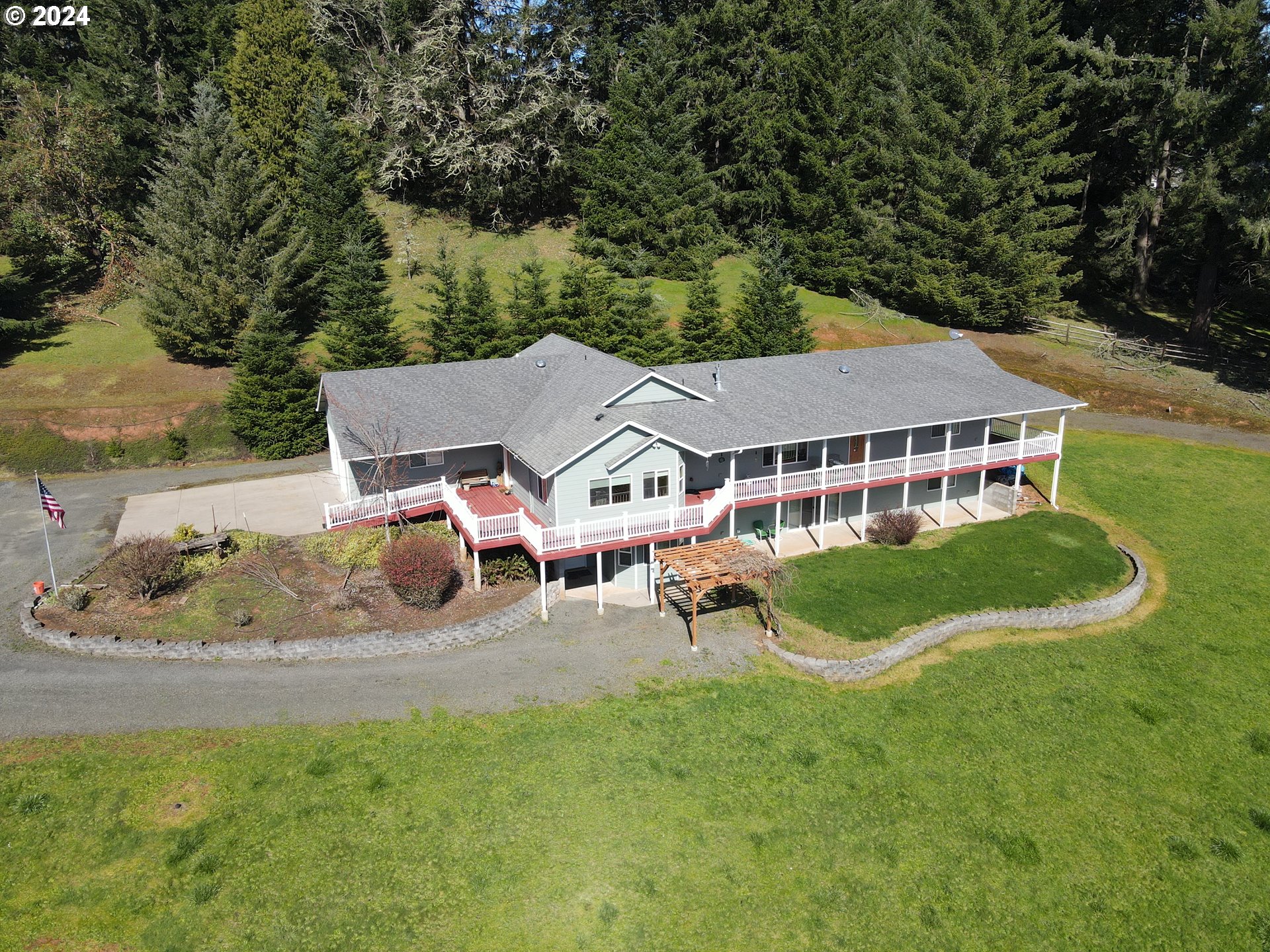33825 Cea Jac Road Creswell, OR 97426 - Photo 35 of 48 an aerial view of a house with swimming pool and garden