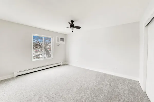 $2,200 | 239 North Gregory Street, Unit 8, Aurora, IL 60504