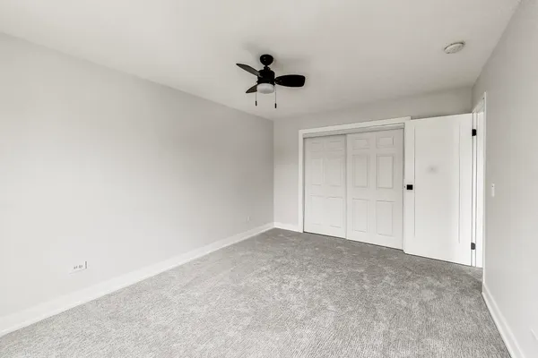 $2,200 | 239 North Gregory Street, Unit 8, Aurora, IL 60504