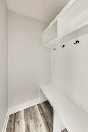 $2,200 | 239 North Gregory Street, Unit 8, Aurora, IL 60504