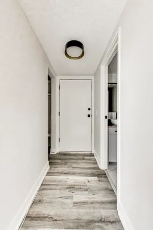 $2,200 | 239 North Gregory Street, Unit 8, Aurora, IL 60504