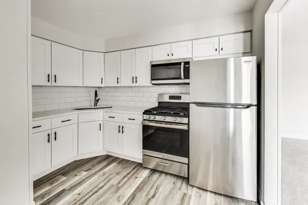 $2,200 | 239 North Gregory Street, Unit 8, Aurora, IL 60504