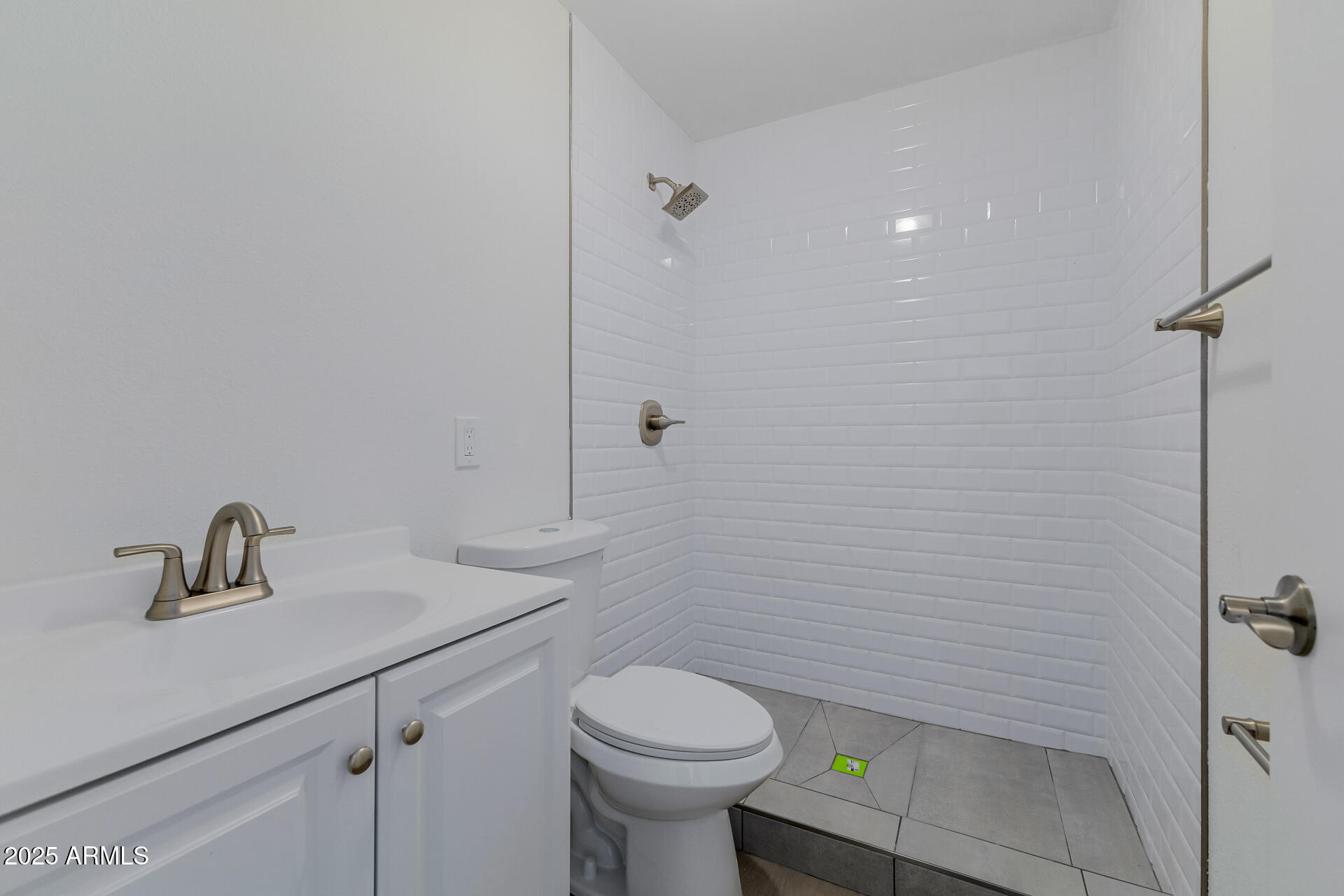 936 West Rio Salado Parkway, Unit 3 Mesa, AZ 85201 - Photo 18 of 26 a bathroom with a sink a toilet and shower