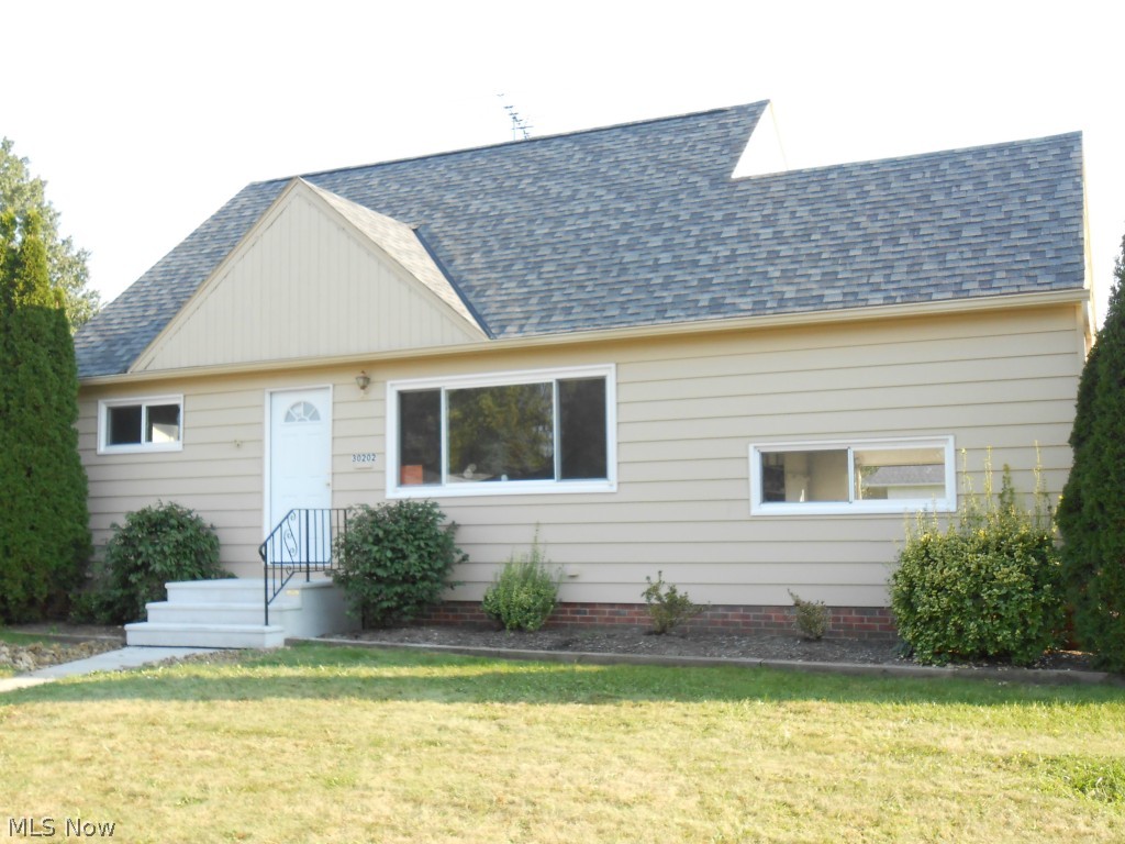 30202 Vineyard Road Eastlake, OH 44095 - Photo 1 of 16