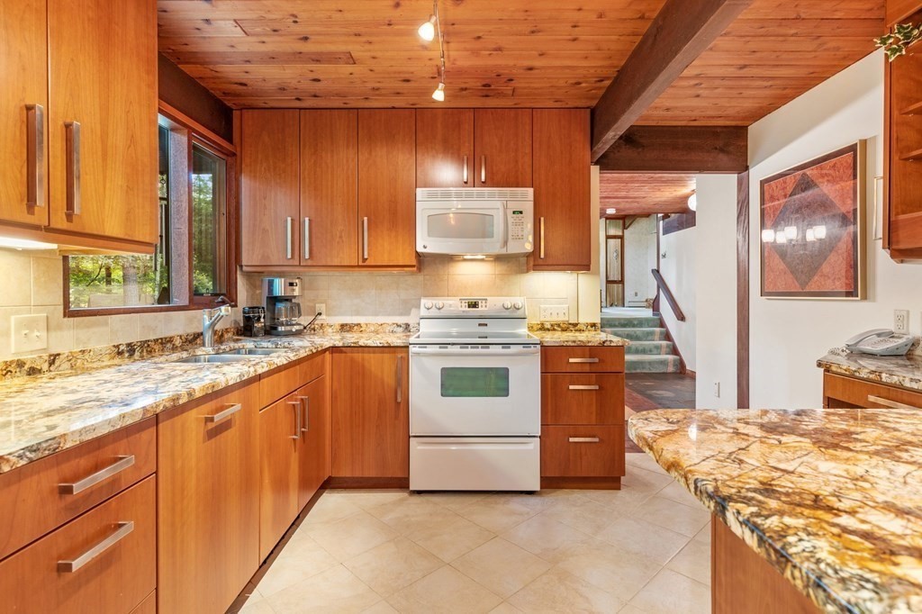 21 Burning Bush Drive Boxford, MA 01921 - Photo 5 of 40