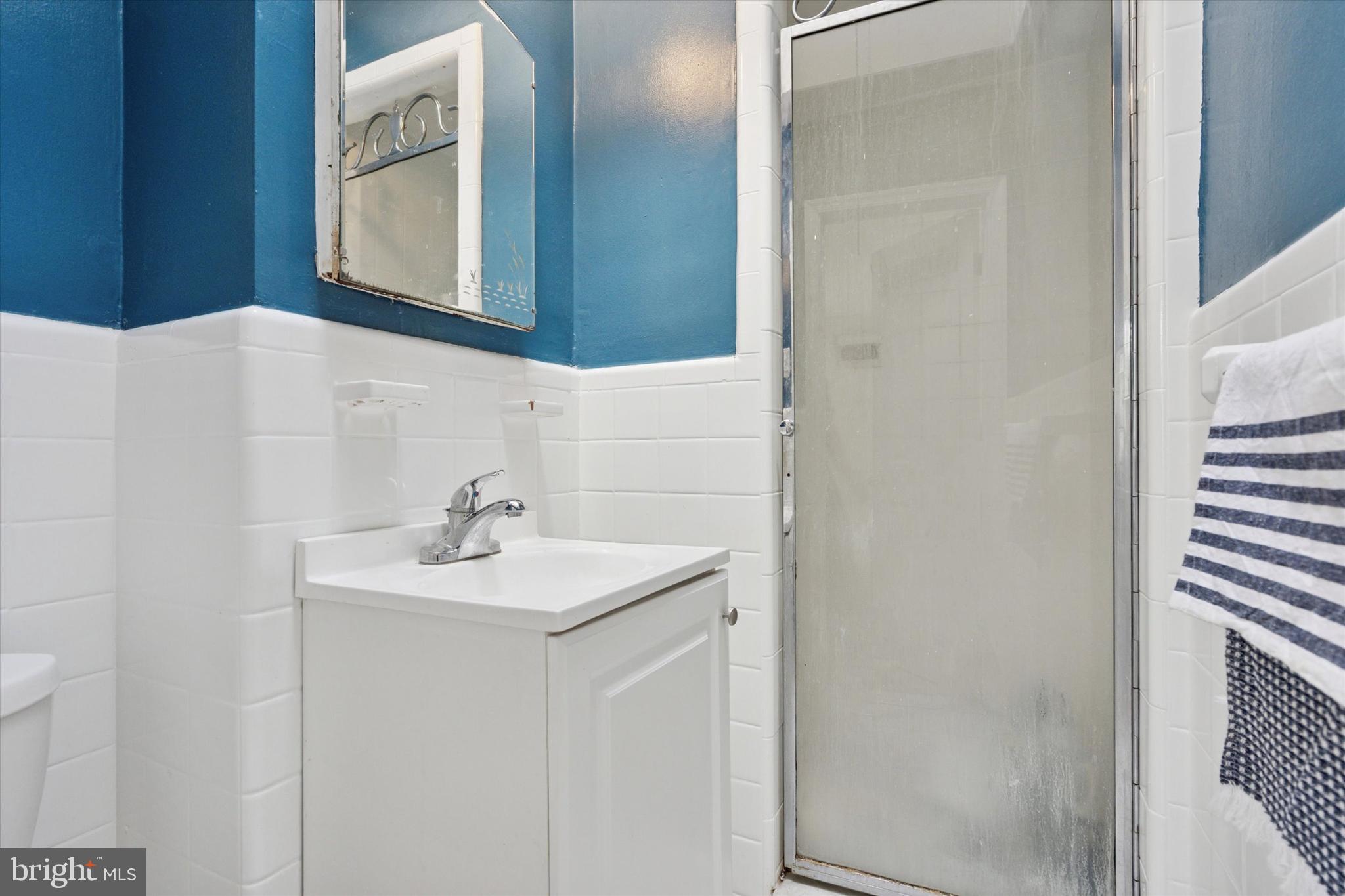 353 East Claremont Road Philadelphia, PA 19120 - Photo 11 of 15 Primary Bathroom