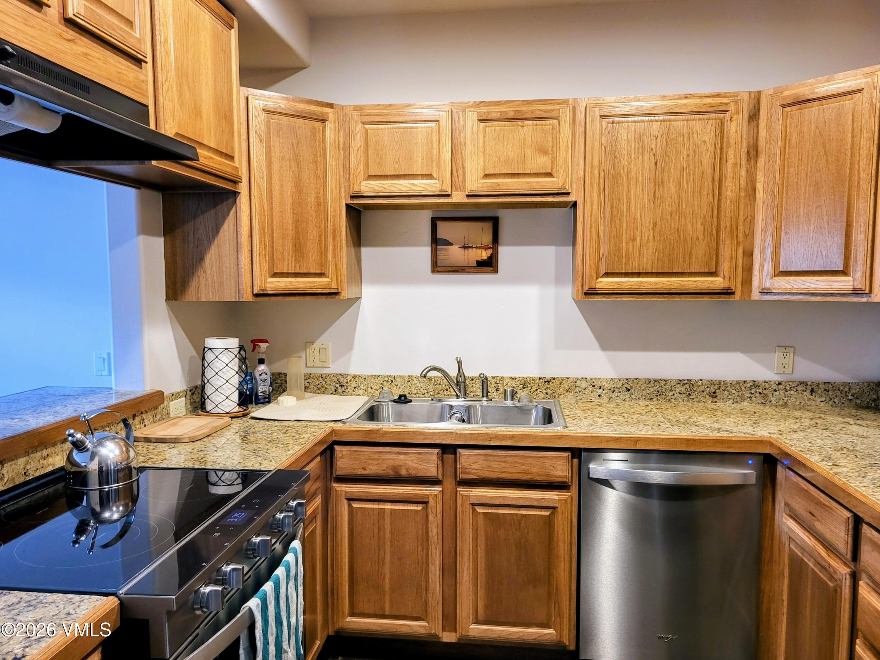 225 Main Street, Unit R304 Edwards, CO 81632 - Photo 4 of 18 Kitchen