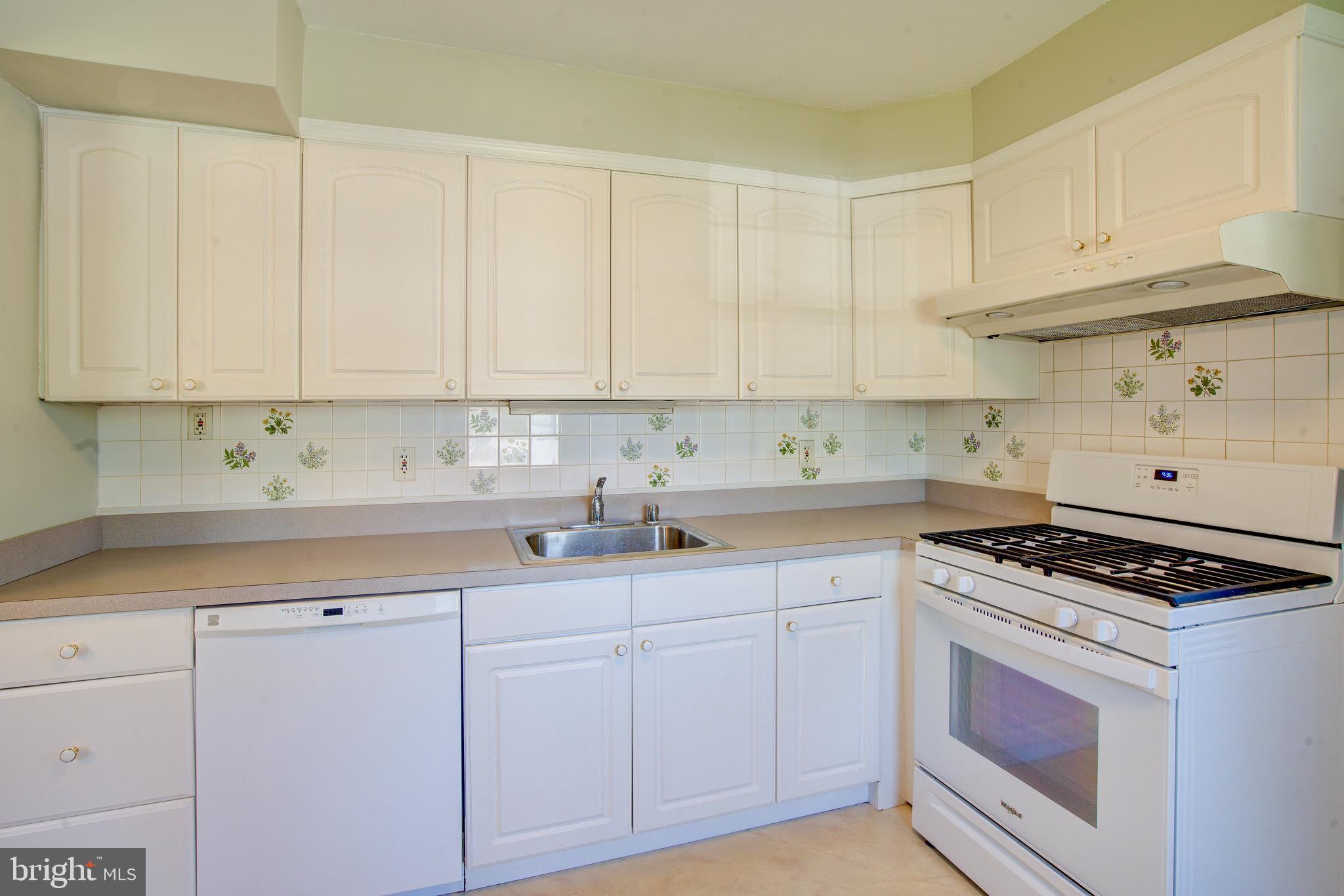 9005 Tammy Road Baltimore, MD 21236 - Photo 11 of 34
