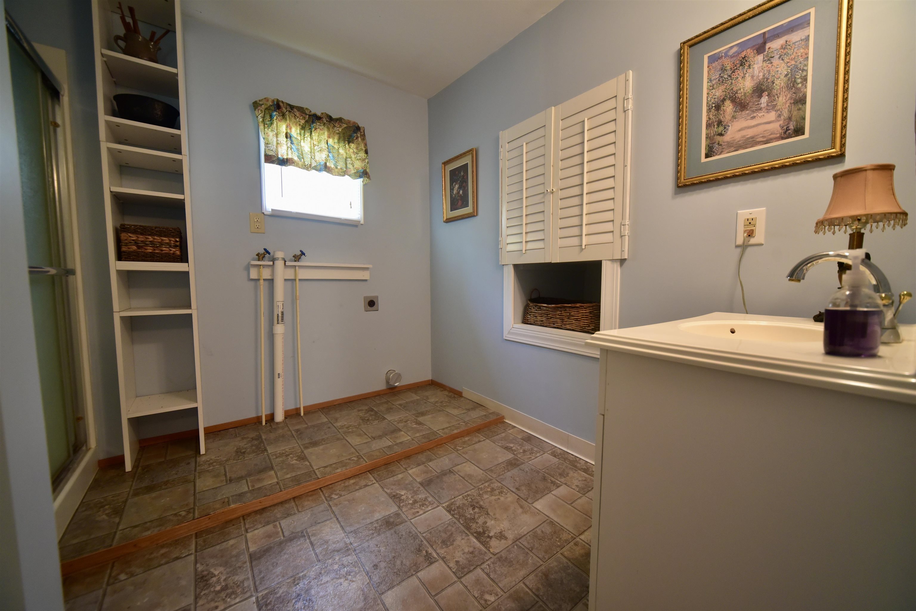 1359 Macks Grove Road Palmersville, TN 38241 - Photo 31 of 40 Laundry room with stone tile floors, baseboards, and electric dryer hookup